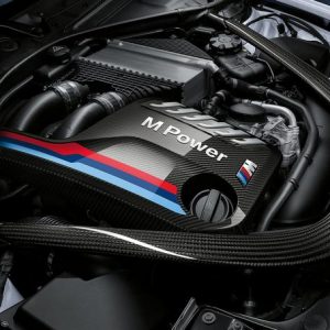 Карбоновая крышка двигателя BMW M Performance M3 и M4 F82/F83 Карбоновая крышка двигателя BMW M Performance M3 и M4 F82/F83
