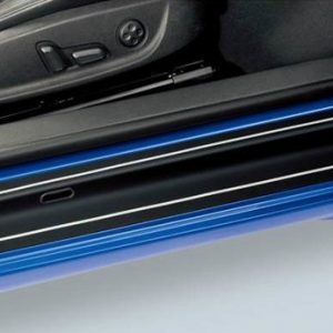 Защитная пленка на пороги Volkswagen Scirocco, черные с серебристыми полосами Защитная пленка на пороги Volkswagen Scirocco, черные с серебристыми полосами