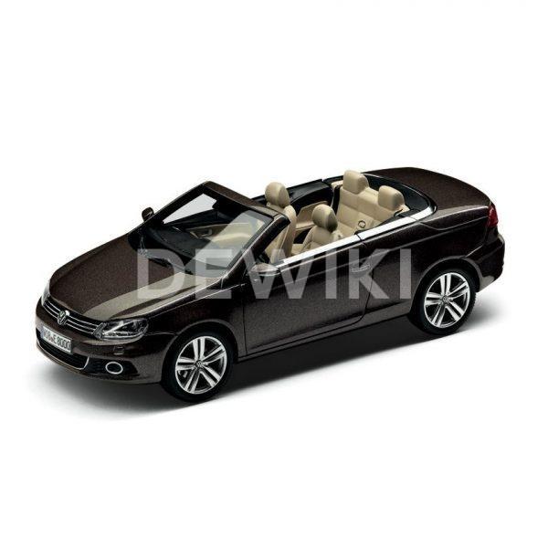 Модель в миниатюре 1:43 Volkswagen EOS, Black Oak Brown Metallic