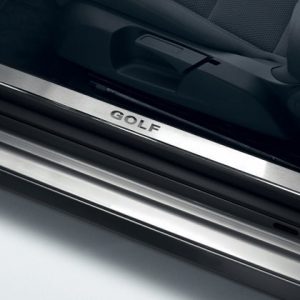 Накладки на пороги Volkswagen Golf 6 / GTI 2-дверных, с надписью Golf Накладки на пороги Volkswagen Golf 6 / GTI 2-дверных, с надписью Golf