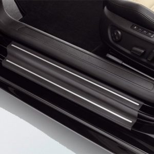 Защитная пленка на пороги Volkswagen CC, черные с серебристыми полосами