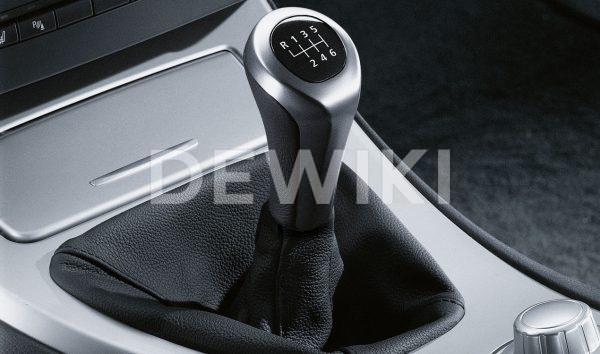 Кожаная рукоятка рычага МКПП с декоративной вставкой цвета жемчужно-глянцевый хром BMW M Performance E90/E91 3 серия