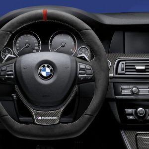 Спортивное рулевое колесо BMW M Performance X3 и X4, алькантара с карбоновой вставкой Спортивное рулевое колесо BMW M Performance X3 и X4, алькантара с карбоновой вставкой