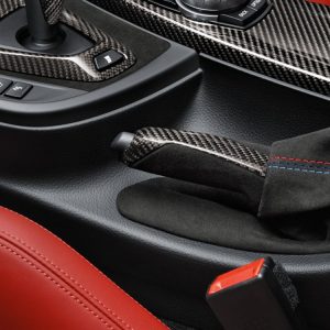 Ручка рычага стояночного тормоза из карбона и чехол из алькантары BMW M Performance M3 и M4, F-кузов Ручка рычага стояночного тормоза из карбона и чехол из алькантары BMW M Performance M3 и M4, F-кузов