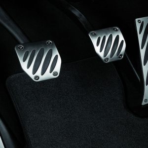 Комплект алюминиевых накладок на педали BMW M Performance для автомобилей с МКПП Комплект алюминиевых накладок на педали BMW M Performance для автомобилей с МКПП