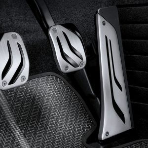 Комплект накладок на педали из нержавеющей стали BMW M Performance для автомобилей с МКПП Комплект накладок на педали из нержавеющей стали BMW M Performance для автомобилей с МКПП
