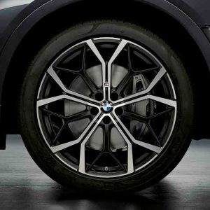 Комплект летних колес в сборе R22 BMW G07, Y-Spoke 785M Performance, Pirelli P Zero