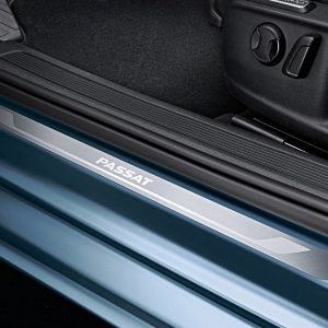 Накладки на пороги Volkswagen Passat (B8), с надписью Passat Накладки на пороги Volkswagen Passat (B8), с надписью Passat