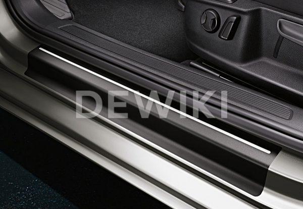 Защитная пленка на пороги Volkswagen Passat (B8), черные с серебристыми полосами Защитная пленка на пороги Volkswagen Passat (B8), черные с серебристыми полосами