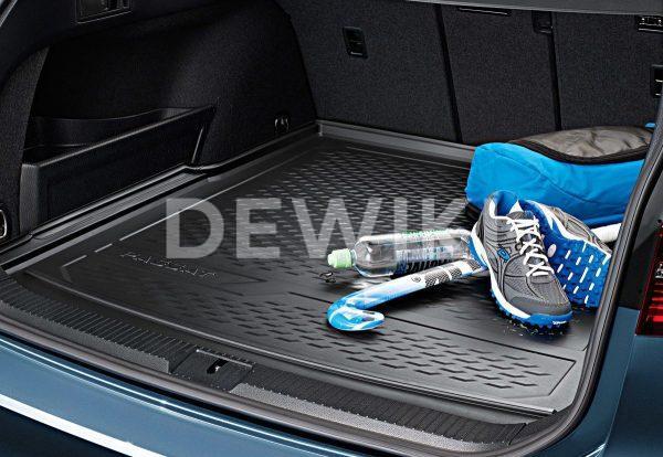 Коврик в багажник Volkswagen Passat (B8) Variant, с надписью, для автомобилей с регулируемым полом