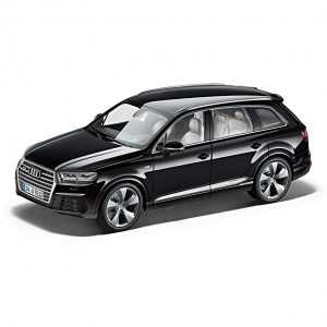 Модель в миниатюре Audi Q7, Orca Black, масштаб 1:18 Модель в миниатюре Audi Q7, Orca Black, масштаб 1:18