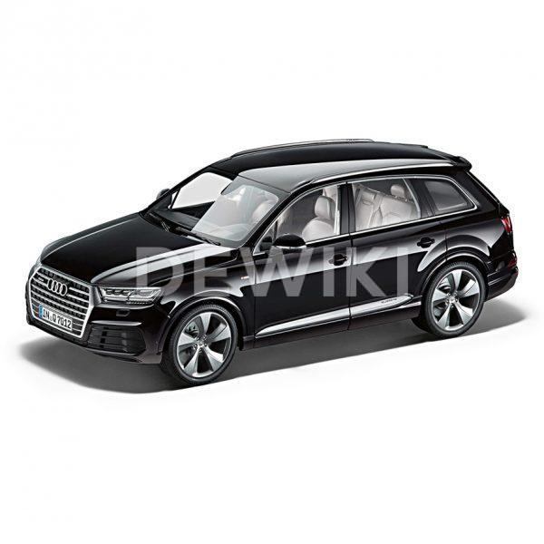 Модель в миниатюре Audi Q7, Orca Black, масштаб 1:18