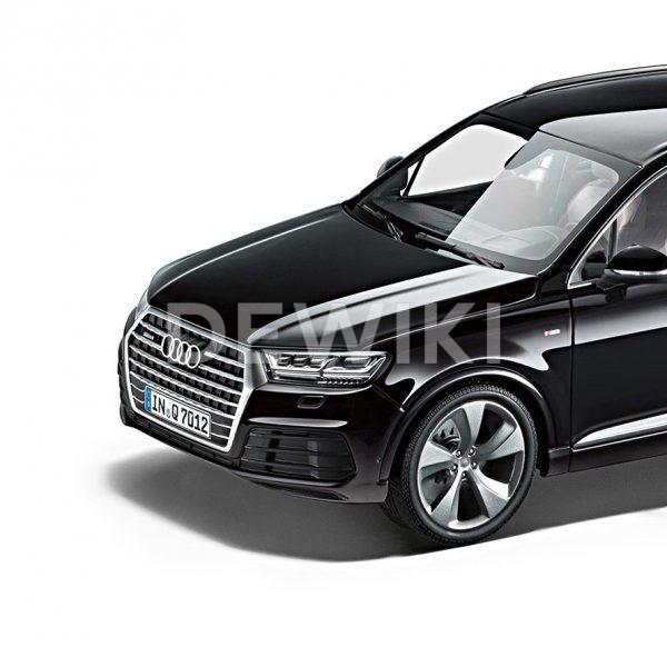 Модель в миниатюре Audi Q7, Orca Black, масштаб 1:18