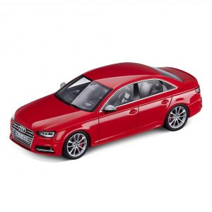 Модель в миниатюре Audi S4, Misano red, масштаб 1:43