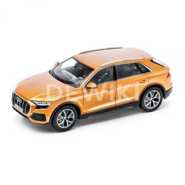 Модель в миниатюре Audi Q8, Dragon Orange, масштаб 1:43