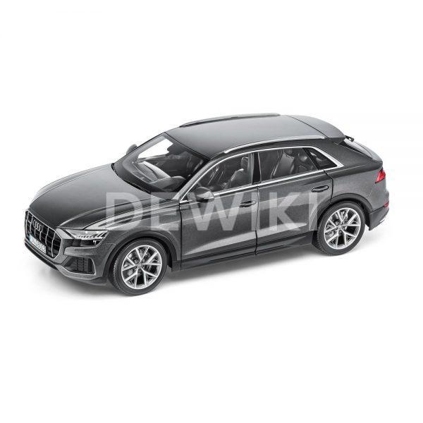 Модель в миниатюре Audi Q8, Samurai Grey, масштаб 1:18