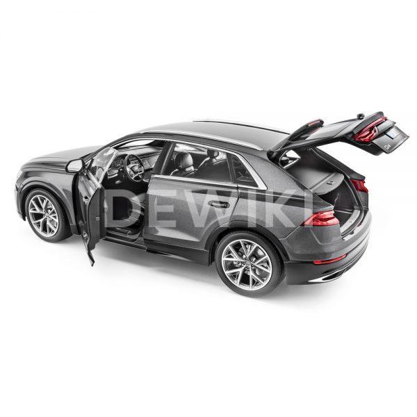 Модель в миниатюре Audi Q8, Samurai Grey, масштаб 1:18