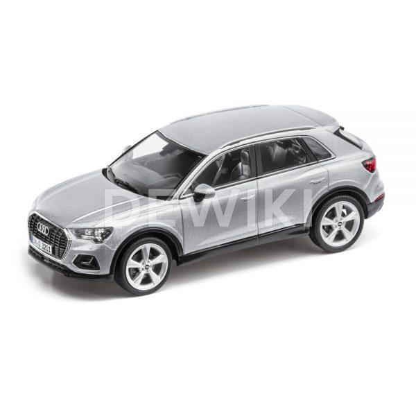 Модель в миниатюре Audi Q3, Floret Silver, масштаб 1:43 Модель в миниатюре Audi Q3, Floret Silver, масштаб 1:43
