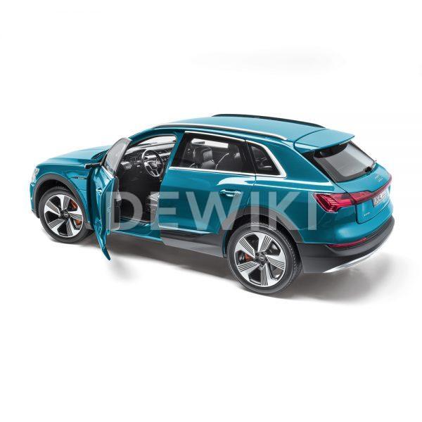 Модель автомобиля Audi e-tron, Antigua Blue, масштаб 1:18