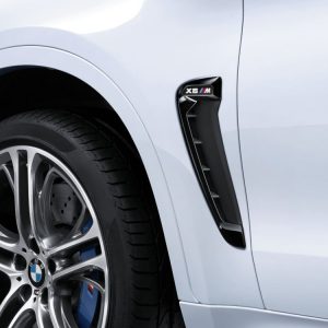 Декоративная накладка на левое крыло BMW M Performance черного глянцевого цвета F86 X6 M