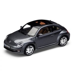 Модель в миниатюре 1:43 Volkswagen Beetle, Platinum Grey Metallic Модель в миниатюре 1:43 Volkswagen Beetle, Platinum Grey Metallic