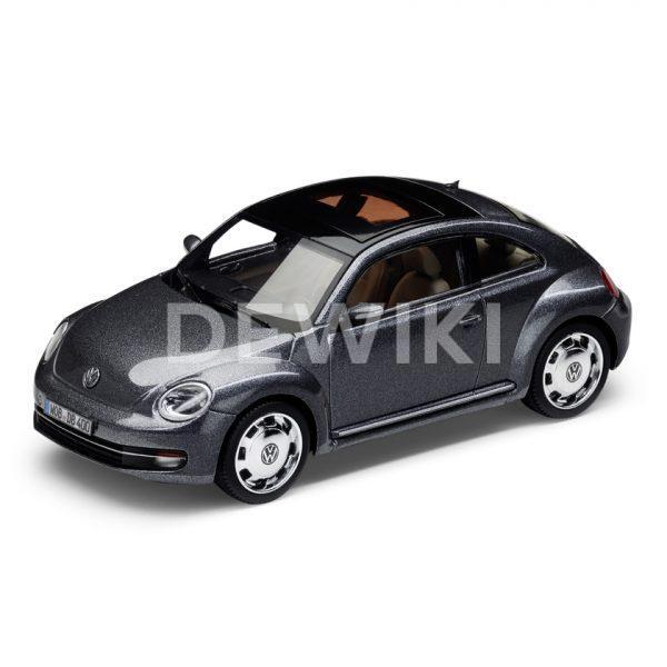 Модель в миниатюре 1:43 Volkswagen Beetle, Platinum Grey Metallic Модель в миниатюре 1:43 Volkswagen Beetle, Platinum Grey Metallic