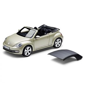 Модель в миниатюре 1:18 Volkswagen Beetle Cabrio, Moon Rock Silver Metallic