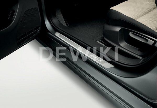 Накладки на пороги Volkswagen Jetta 6, с надписью Jetta Накладки на пороги Volkswagen Jetta 6, с надписью Jetta