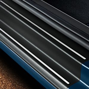 Защитная пленка порогов Volkswagen Golf 7, 2-дверных черные с серебристыми полосами