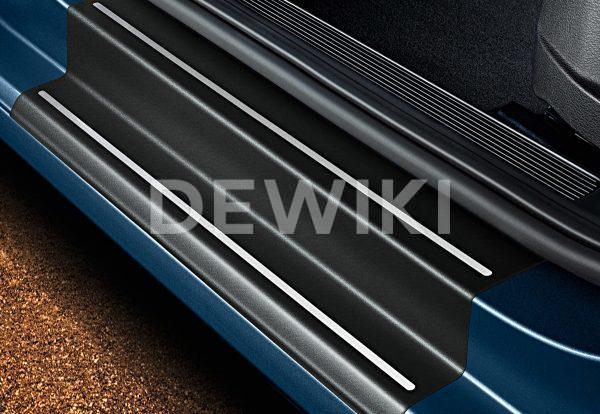 Защитная пленка порогов Volkswagen Golf 7, 2-дверных черные с серебристыми полосами