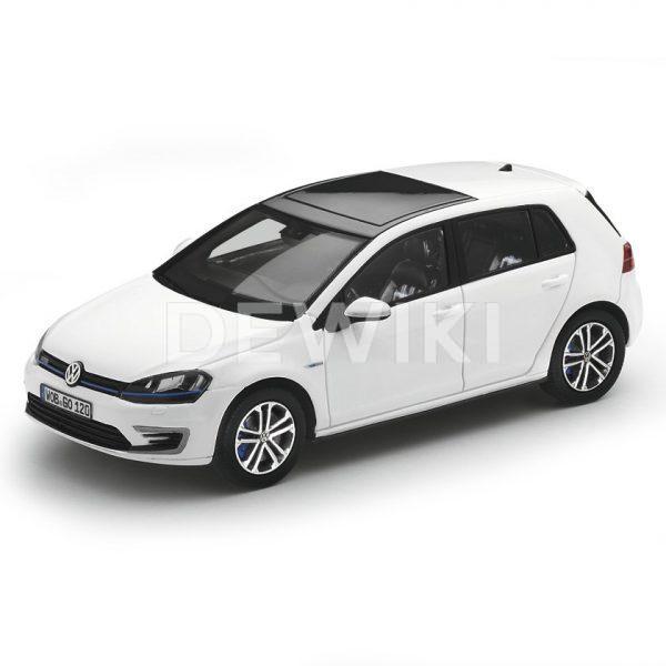 Модель в миниатюре 1:43 Volkswagen Golf GTE, Pure White