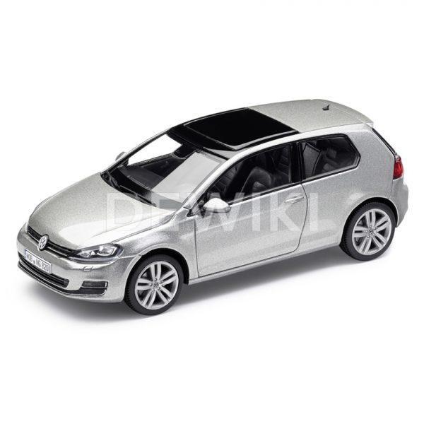 Модель в миниатюре 1:43 Volkswagen Golf 7, Tungsten Silver Metallic Модель в миниатюре 1:43 Volkswagen Golf 7, Tungsten Silver Metallic