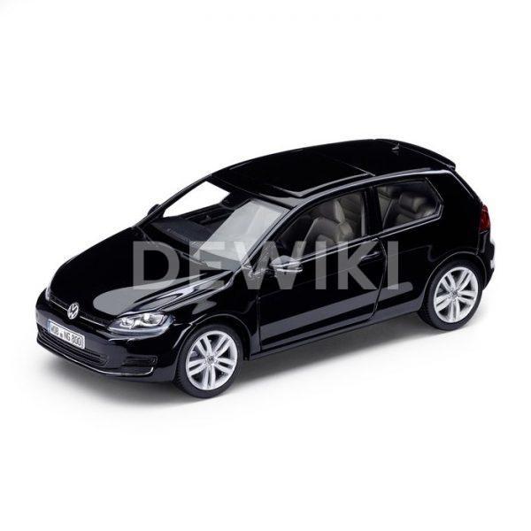 Модель в миниатюре 1:43 Volkswagen Golf VII 3D, Deep Black Pearl Effect