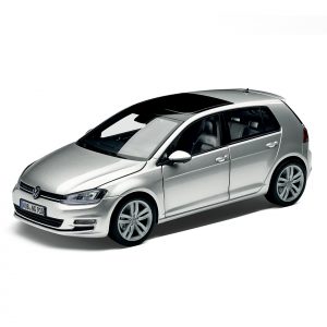 Модель в миниатюре 1:18 Volkswagen Golf 7, Reflex Silver Metallic