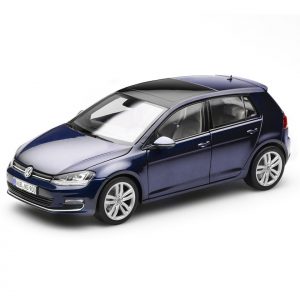Модель в миниатюре 1:18 Volkswagen Golf 7, Night Blue Metallic