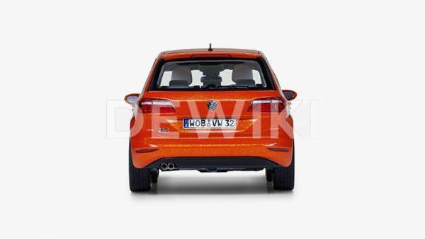 Модель в миниатюре 1:43 Volkswagen Golf Sportsvan, Habanero Orange Модель в миниатюре 1:43 Volkswagen Golf Sportsvan, Habanero Orange