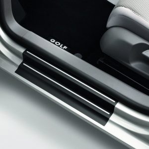 Защитная пленка порогов Volkswagen, черные с серебристыми полосами Защитная пленка порогов Volkswagen, черные с серебристыми полосами