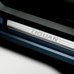 Накладки на пороги Volkswagen Tiguan (5N), с надписью Tiguan