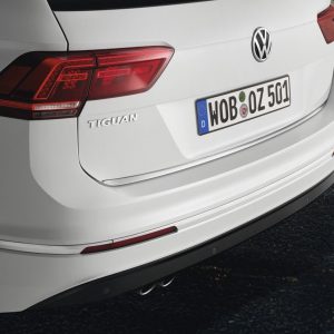 Накладка на крышку багажника Volkswagen Tiguan (5N) с 2016 года, хромированная