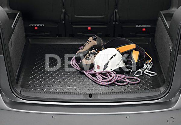 Коврик в багажник Volkswagen Touran 1 / 2, 5-местный, с надписью Коврик в багажник Volkswagen Touran 1 / 2, 5-местный, с надписью