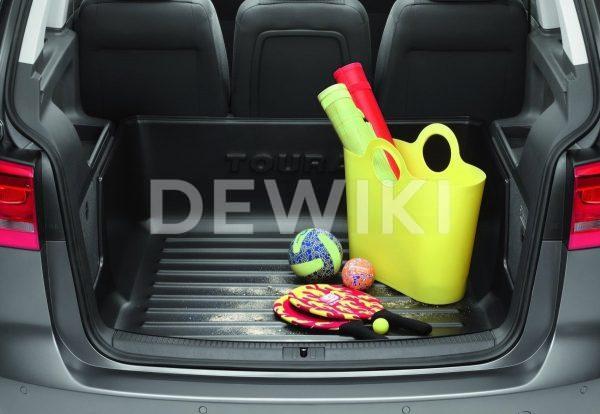 Поддон в багажник Volkswagen Touran 1 / 2, 5-местный, с надписью Поддон в багажник Volkswagen Touran 1 / 2, 5-местный, с надписью