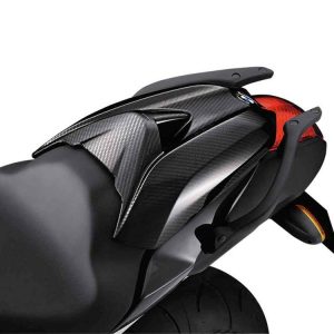 Карбоновая заглушка на пассажирское сиденье HP BMW K 1200 R / K 1300 R 2004-2012 год Карбоновая заглушка на пассажирское сиденье HP BMW K 1200 R / K 1300 R 2004-2012 год