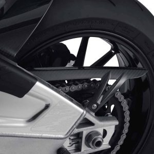 Карбоновая защита цепи HP BMW S 1000 R / RR / HP4 2009-2019 год Карбоновая защита цепи HP BMW S 1000 R / RR / HP4 2009-2019 год
