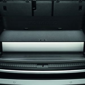 Поддон в багажник Volkswagen Touareg (7P), с разделителями, с надписью Поддон в багажник Volkswagen Touareg (7P), с разделителями, с надписью