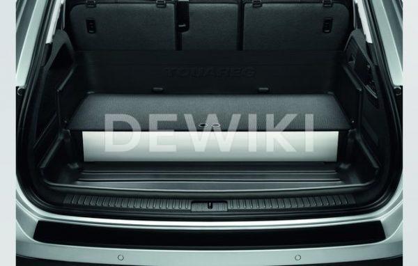 Поддон в багажник Volkswagen Touareg (7P), с разделителями, с надписью Поддон в багажник Volkswagen Touareg (7P), с разделителями, с надписью