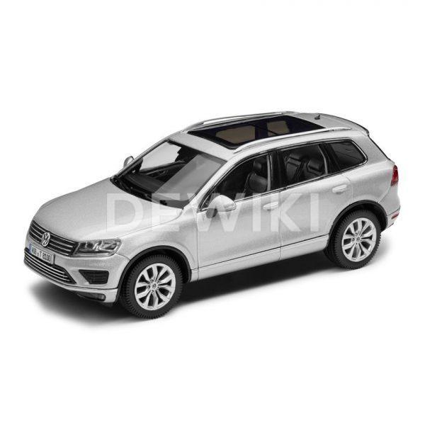 Модель в миниатюре 1:43 Volkswagen Touareg, Reflex Silver Metallic