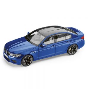 Миниатюрная модель BMW M5 (F90), Marina Bay Blue, масштаб 1:18 Миниатюрная модель BMW M5 (F90), Marina Bay Blue, масштаб 1:18