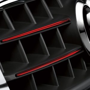 Хромированные накладки решетки радиатора Audi A4 / A4 Avant, красный цвет