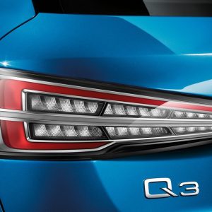 Светодиодные задние фонари Audi Q3, прозрачное стекло