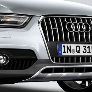 Бампер передний Audi Q3 (8U), для автомобилей с системой Einparkhilfe и без системы Parkassistent Бампер передний Audi Q3 (8U), для автомобилей с системой Einparkhilfe и без системы Parkassistent